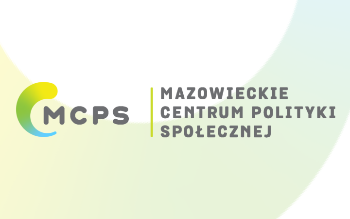 Grupa osób przy stole podczas warsztatów