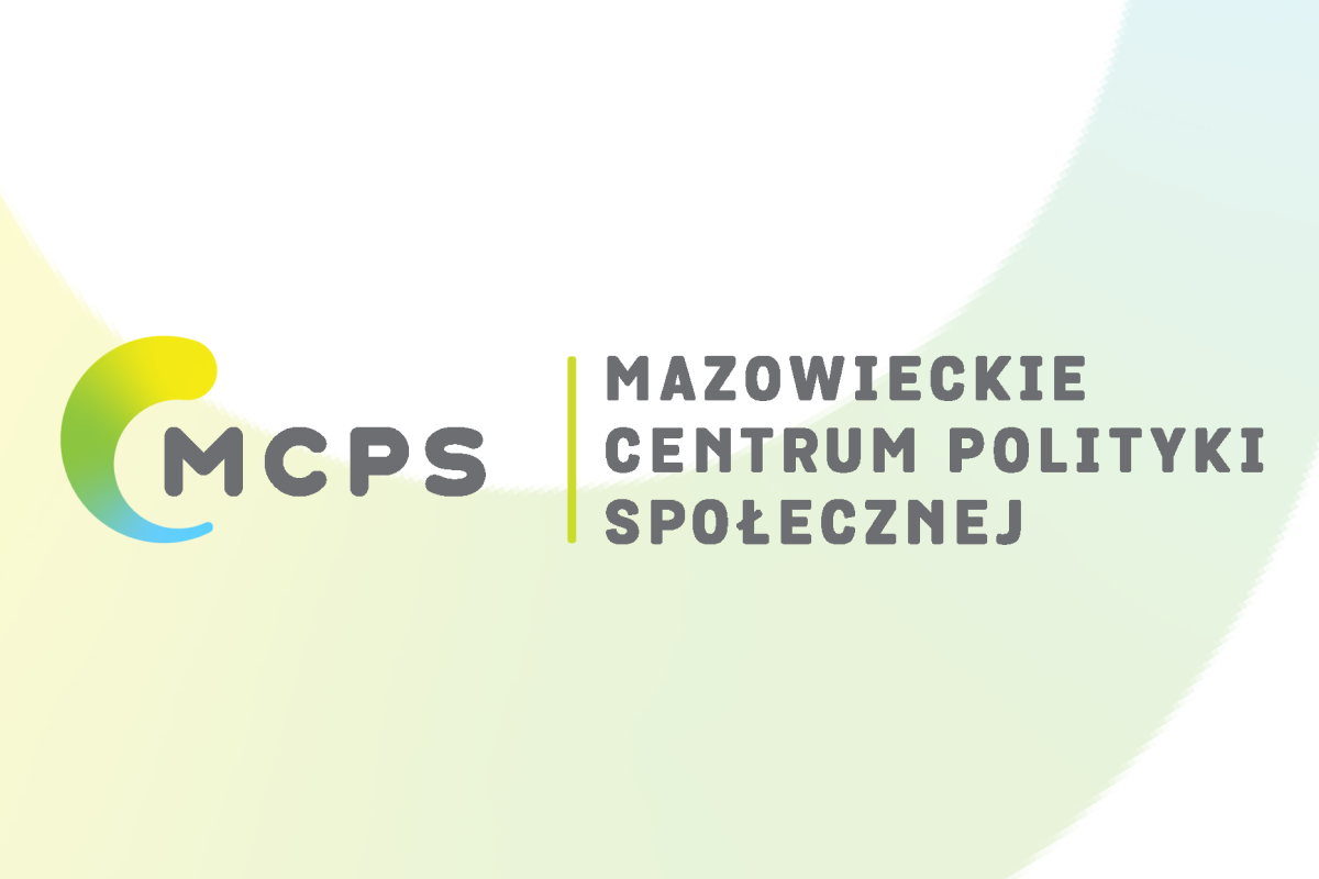 Grupa osób przy stole podczas warsztatów